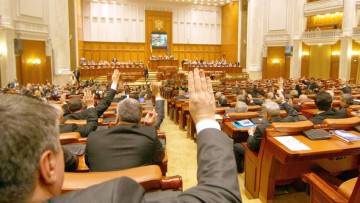Legea insolvenţei persoanelor fizice, făcută franjuri în Parlament!